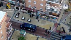 Tres detenidos en Ferrol y uno en Nar�n en la redada contra una organizaci�n nacional que facilitaba carn�s de conducir sin examen