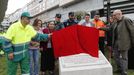Momento en el que se descubri el monolito en homenaje a los profesionales 