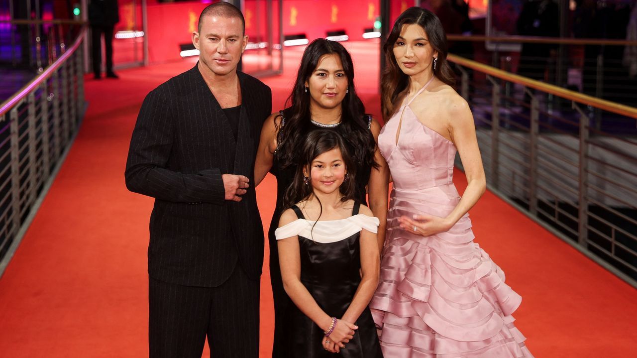 Beth de Araujo (centro) llega al estreno de �Josephine� en la Berlinale con� Channing Tatum, Gemma Chan y Mason Reeves