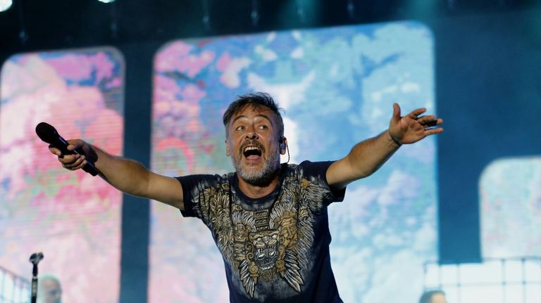 El grupo Love of Lesbian anuncia un parón tras 25 años: «Es hora de bajar el telón por un tiempo»