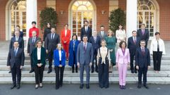 Foto de familia del nuevo Gobierno antes del Consejo de Ministros