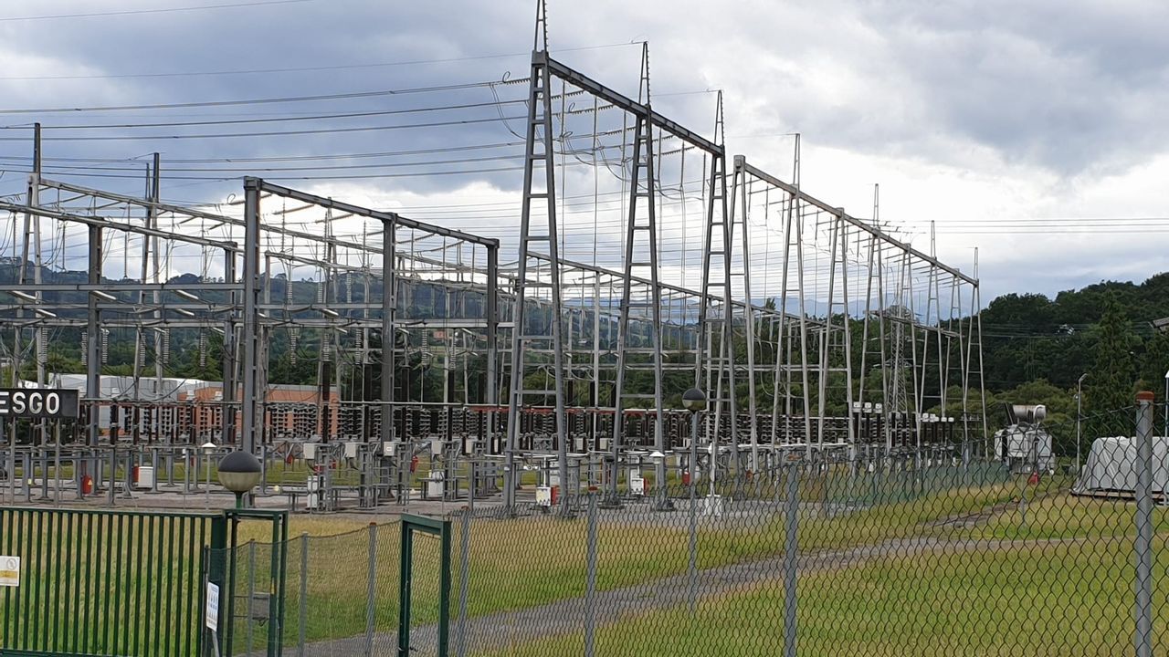 El rey concentrar� la ronda de consultas en dos d�as Feijoo y S�nchez ir�n el martes a Zarzuela.Planta de electricidad