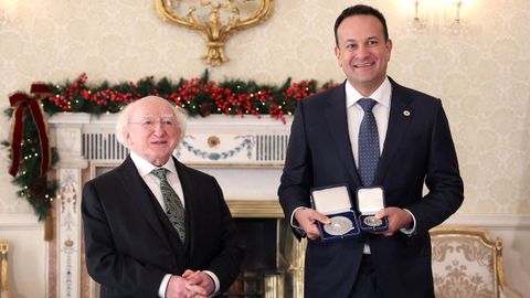 El presidente irlandés, Michael D. Higgins, recibió a Leo  Leo Varadkar como nuevo jefe del Gobierno.