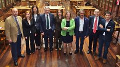 El equipo rectoral de Santiago Garca Granda, en la biblioteca del edificio histrico de la Universidad de Oviedo