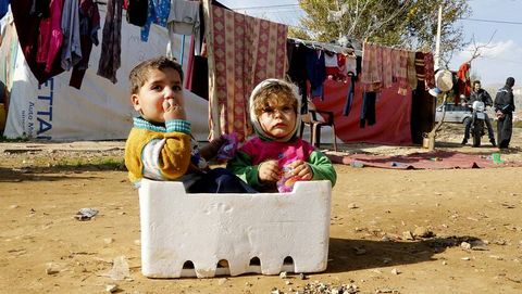 Nios en un campo de refugiados del Lbano