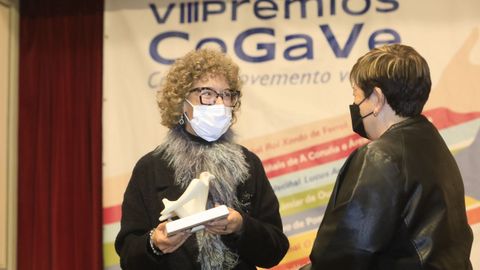 Entrega de los VIII Premios CoGaVe en el Crculo de las Artes de Lugo a la profesora Alicia Tojeiro