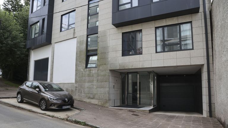Un nuevo narcopiso en Santiago convierte un edificio de la calle de O Vieiro en un infierno: «Xa nin durmimos»