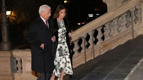 El escritor Mario Vargas Llosa y su pareja Isabel Preysler asisten este miércoles al funeral del empresario Plácido Arango, fallecido el pasado 17 de febrero a los 88 años. EFE/JUANJO MARTÍN