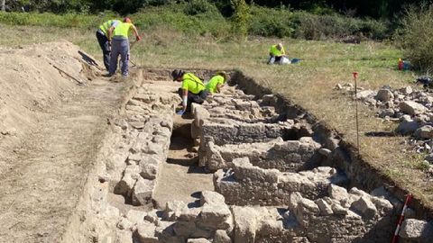 Muros desenterrados del antiguo almacn de cereales descubierto en las excavaciones arqueolgicas de Proendos