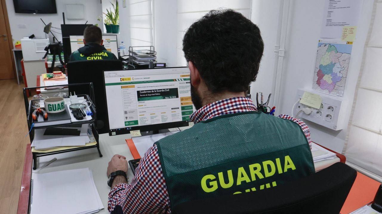 Operacin PonsGoian contra el blanqueode capitales.Una pareja de personas mayores dando un paseo al aire libre