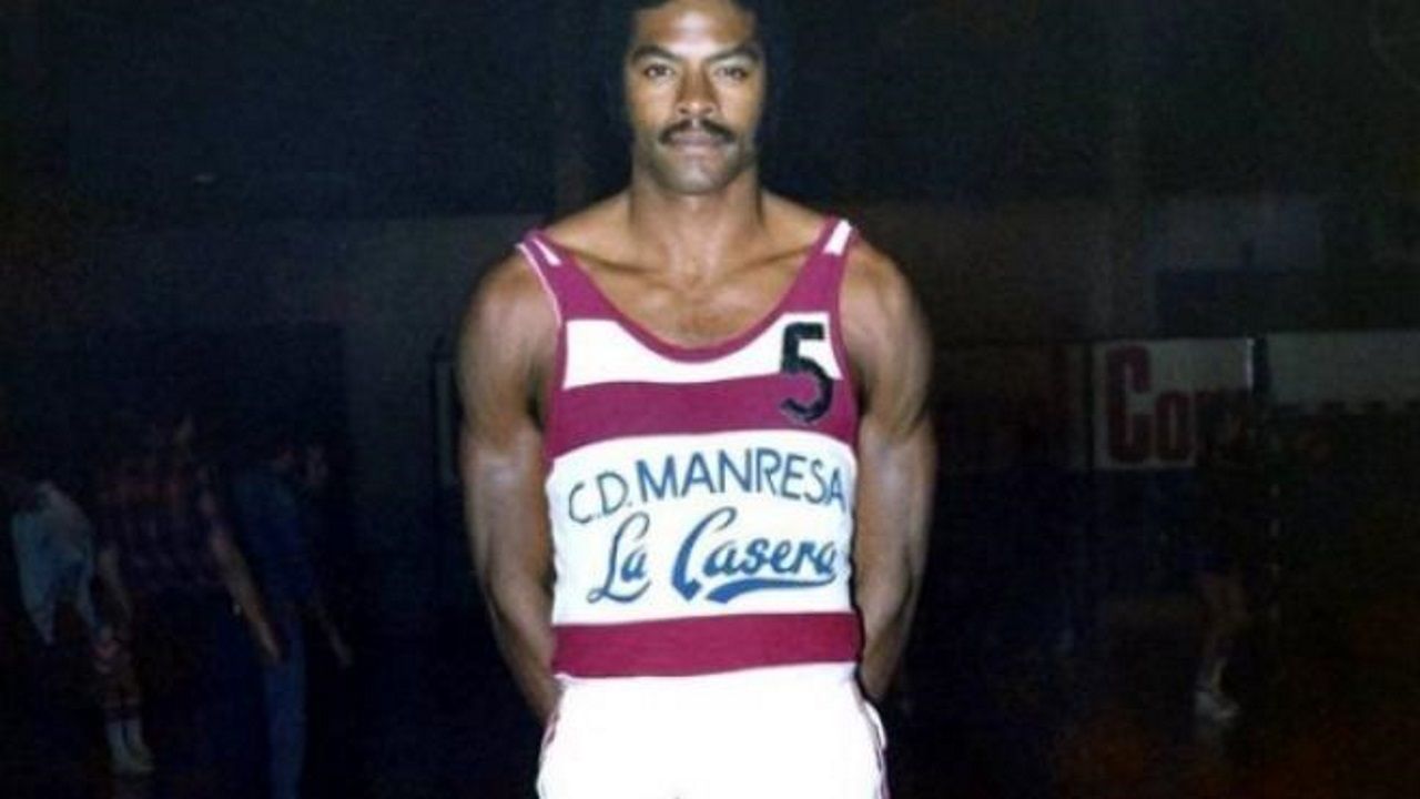 Kitesurf en A Illa.Raquel Su�rez es la fundadora de la empresa de reparto de alimentos a domicilio Doce Peces