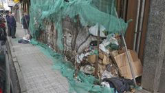 Aspecto de la basura acumulada en el edificio de Snchez Calvio.