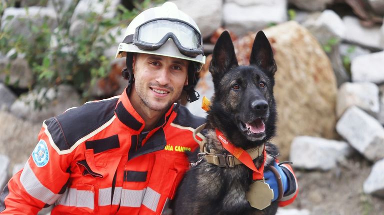 Sergio y Loky, los mejores rescatadores de Europa: «Es un perro diez para salvar vidas»