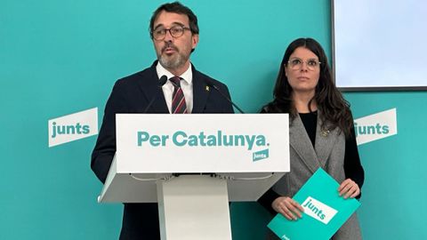 El portavoz de Junts, Josep Rius, y la portavoz del grupo parlamentario, Mònica Sales.