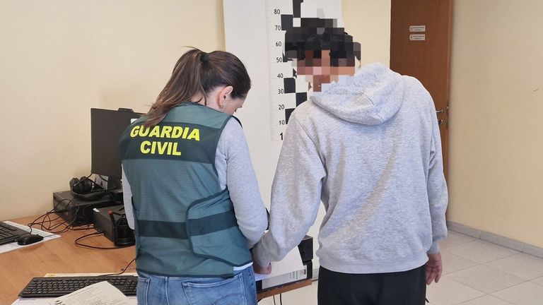 La Guardia Civil detiene al presunto autor de dos atracos bancarios en Catoira y Mosteiro