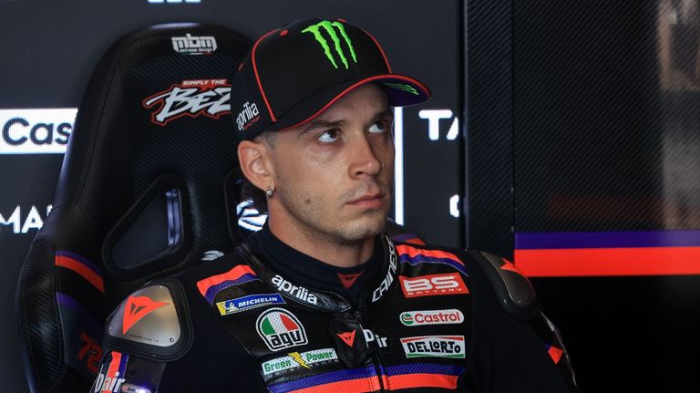 Marco Bezzecchi, líder del Mundial de moto GP, no podrá correr en Brno por pegar a un comisario