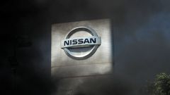 Las protestas de los trabajadores de la planta de Nissan en Barcelona se endurecen tras anunciar su cierre