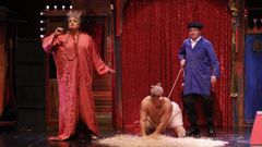 Imaxe da estrea de «O porco de pé» no Teatro Principal de Ourense