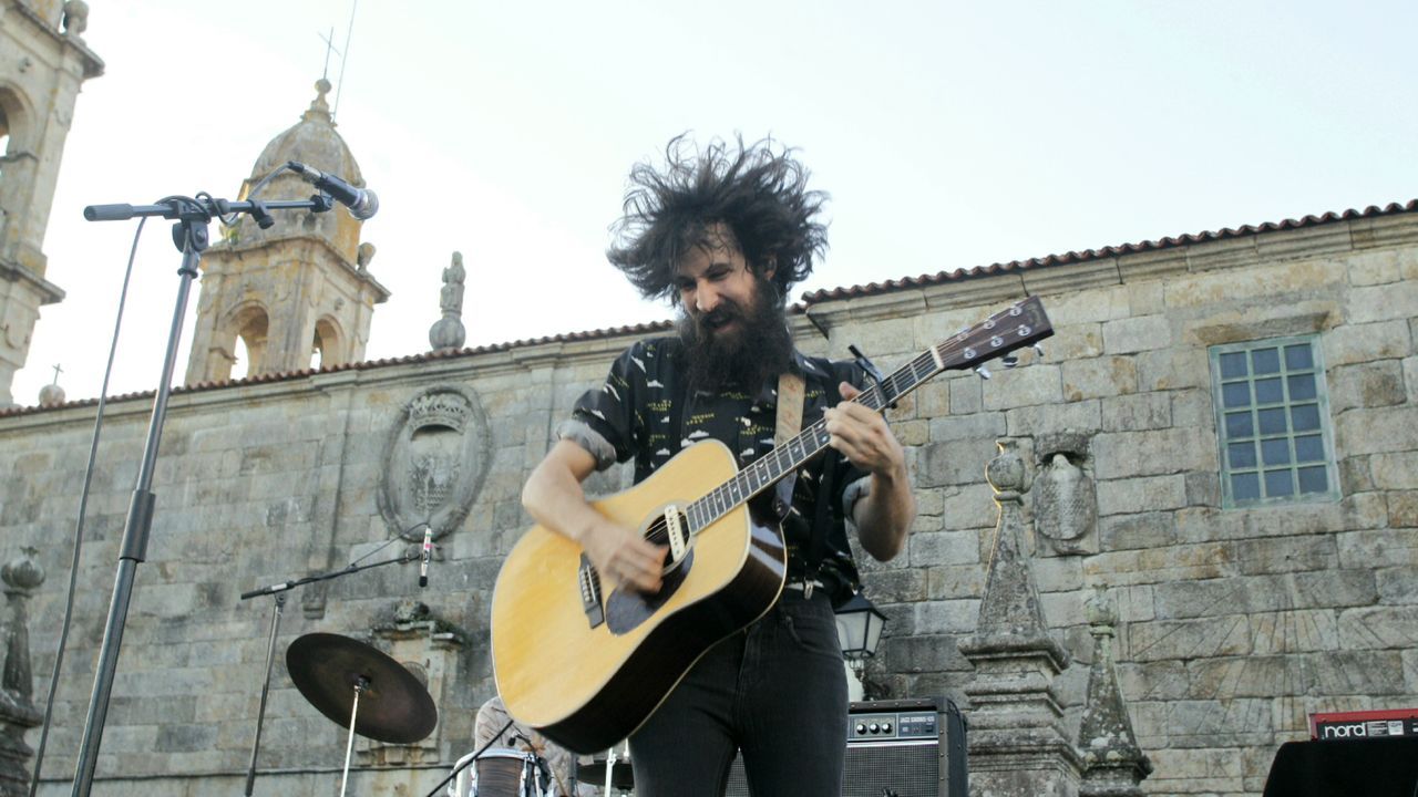 Sitios para visitar en A Maria, adems de As Catedrais y O Fucio do Porco.Concierto de Stanich en la Festa do Albario de Cambados