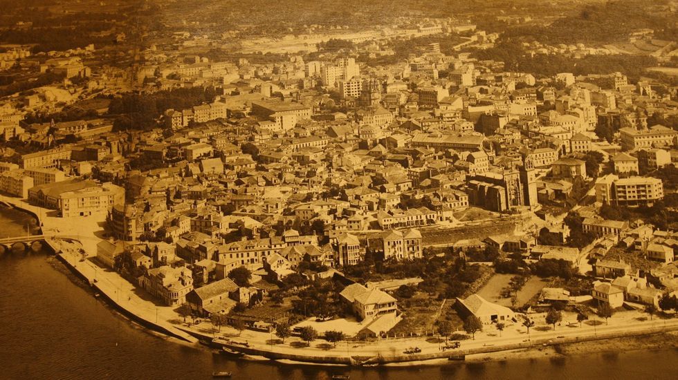 Si la atm�sfera pesa toneladas �por qu� no nos aplasta?.El escritor Domingo Villar, en el taller de ceramistas de la viguesa Escola de Artes e Oficios, clave en su nueva novela, �El �ltimo barco�