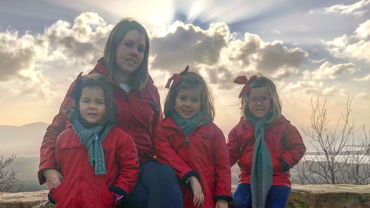 Si la atm�sfera pesa toneladas �por qu� no nos aplasta?.El escritor Domingo Villar, en el taller de ceramistas de la viguesa Escola de Artes e Oficios, clave en su nueva novela, �El �ltimo barco�