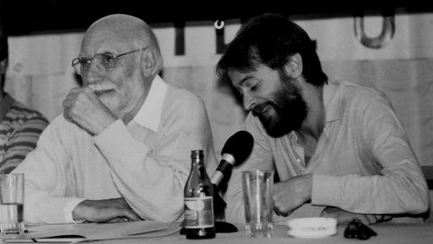 Os cineastas Carlos Velo e Chano Pieiro, en 1985, na segunda edicin das Xornadas de Cine de Galicia, que acolleu a homenaxe ao veterano director ourensn afincado en Mxico