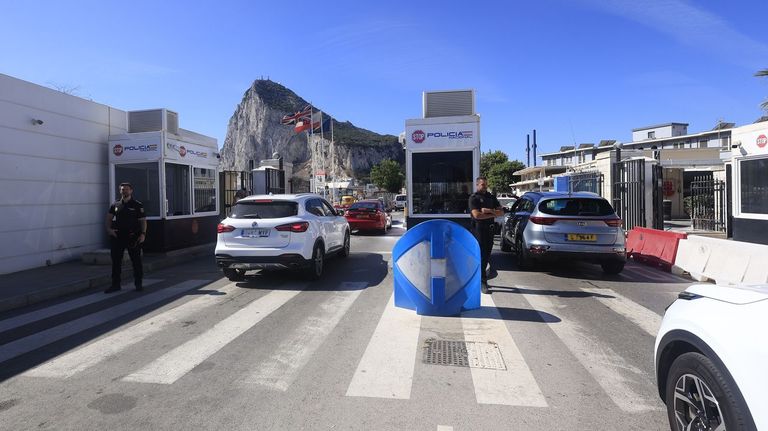 Hacienda saca a Gibraltar de la lista de paraísos fiscales tras 35 años e incorpora a Rusia
