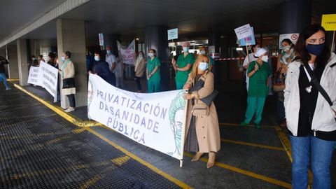 Concentracin de trabajadores sanitarios, este mircoles, en el Hospital Montecelo de Pontevedra