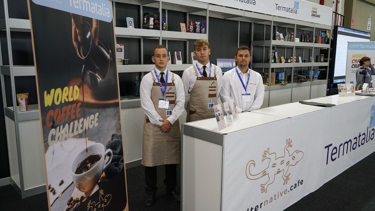 Lugo recupera su Comilonum.Alumnos de la escuela de Vilamarn se encargaron de atender el bar de cafs que se estren este ao en Termatalia dentro del World Coffee Challlenge