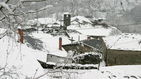 Snow in the hamlet of Pacios, in the mountains of O Courel.