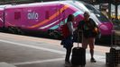 Llegada a la estación de Santiago del tren de alta velocidad de bajo coste en pruebas, el Avlo