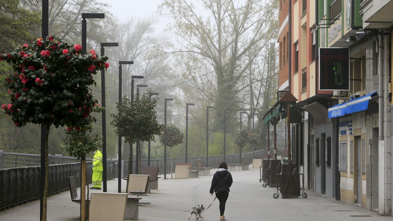 Una calle de Sarria durante el anterior estado de alarma sanitaria, en una imagen de archivo