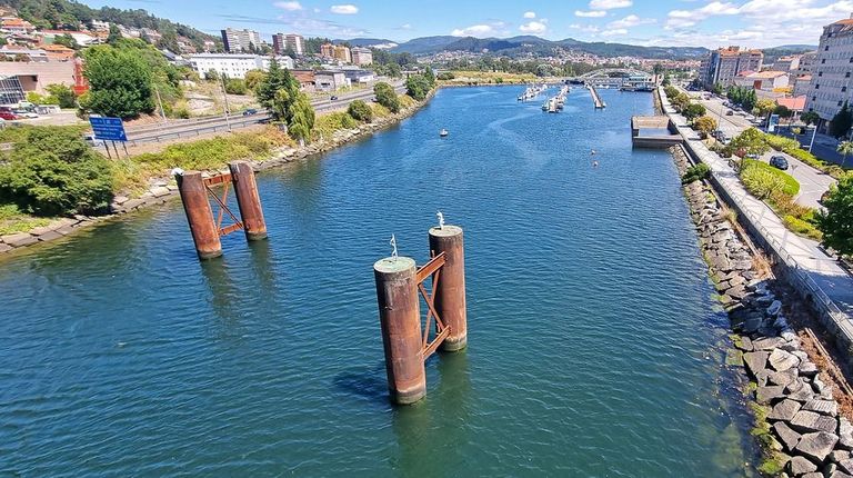 Pilares del primer puente del ferrocarril sobre el Lérez a su paso por Pontevedra