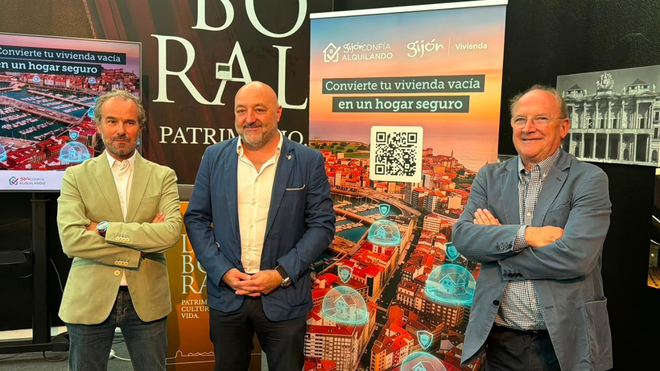 El director gerente de EMVISA, �ngel Valiente; el concejal de Servicios Sociales, Vivienda y Cooperaci�n, Guzm�n Pend�s; y el diputado del PP en la Junta General, Jos� Agust�n Cuervas-Mons, durante la presentaci�n de 'Gij�n Conf�a Alquilando'