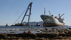 Las tareas de reflotamiento del buque Sierra Nava, encallado en la Baha de Algeciras el 28 de enero del 2007. 