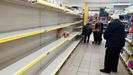 Asturias, coronavirus.Estantería vacías en un supermercado asturiano