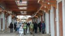 Agentes policiales patrullando por las calles de Rabat para vigilar el confinamiento