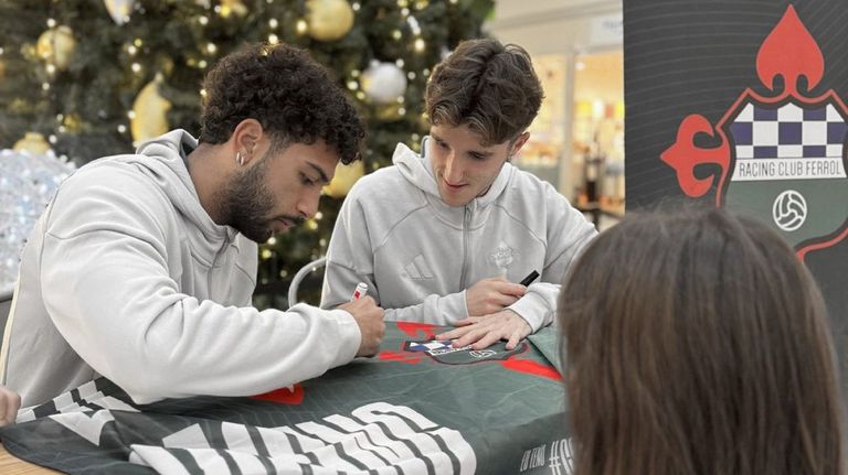 Misión navideña en el vestuario del Racing Club Ferrol