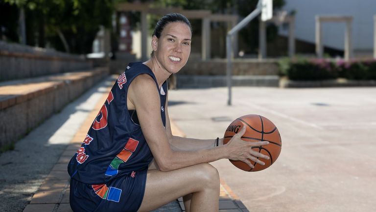 Anna Cruz: «Llevamos mucho empujando para que se nos tenga en consideración al baloncesto femenino»