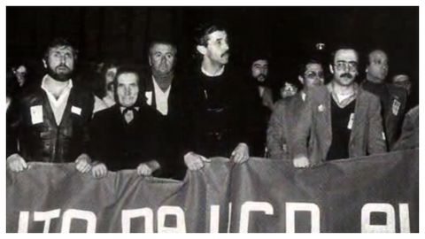 Emilio Prez Tourio, no centro da imaxe, durante unha manifestacin reclamando un estatuto de primeira para Galicia