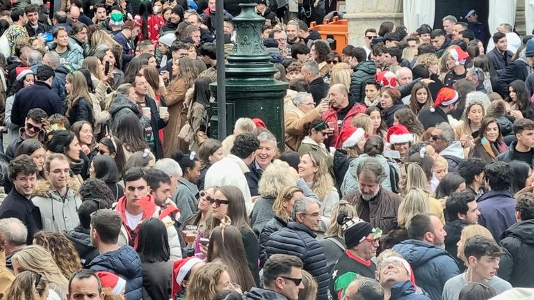 Nochebuena en casa, Tardebuena en la calle