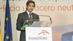 El consejero delegado de ArcelorMittal, Aditya Mittal, en la presentación de la hoja de tura de descarbonización de la fabricación de acero, en la factoría de ArcelorMittal