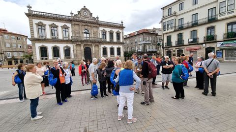 Turistas en una visita guiada en Pontevedra durante el puente del PIlar