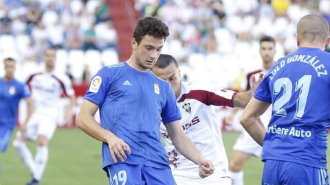 Borja Snchez, en una accin frente al Albacete en la 19/20