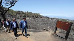 El presidente Pedro Snchez, durante su visita a la zona devastada por el incendio de Gran Canaria, el 22 de agosto