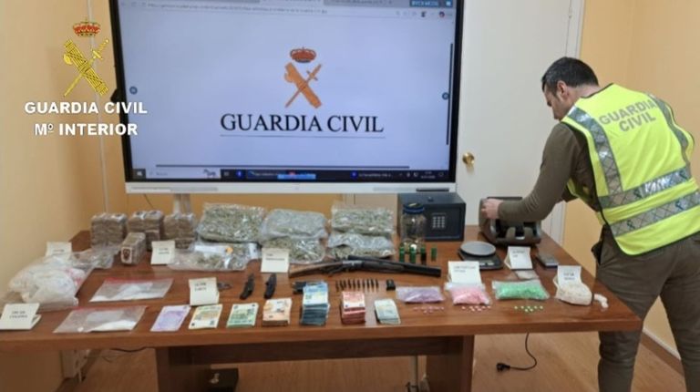 El fuerte olor destapa en Salvaterra un almacén con tres kilos de hachís, dos de marihuana y 195 gramos de cocaína