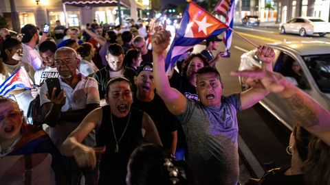 Manifestantes cubanos emigrados a Estados Unidos protestan por la situacin del pas.