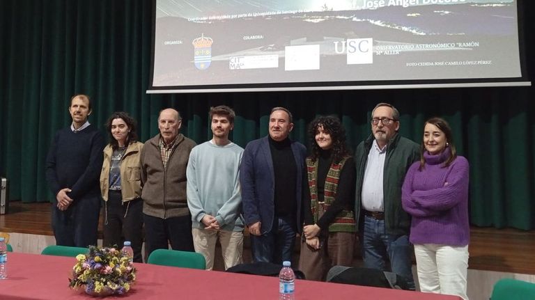 Participantes na sesión informativa desde 8 de marzo en Bóveda sobre mulleres que fixeron historia na astronomía