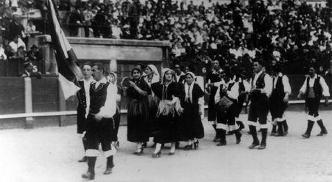 Foto histórica del coro Cantigas e Aturuxos, al que se homenajea en Lugo