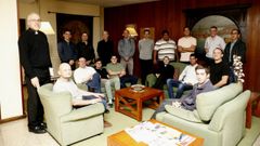 Un grupo de seminaristas de las dicesis de Santiago y Mondoedo-Ferrol, el viernes con varios de sus profesores